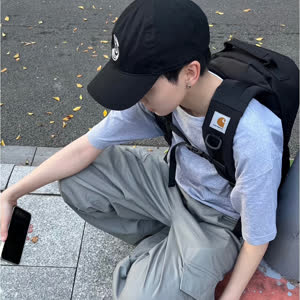 小伦冷冰冰